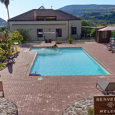 Pessighette Dimora Di Campagna Guest House Bosa Exterior photo