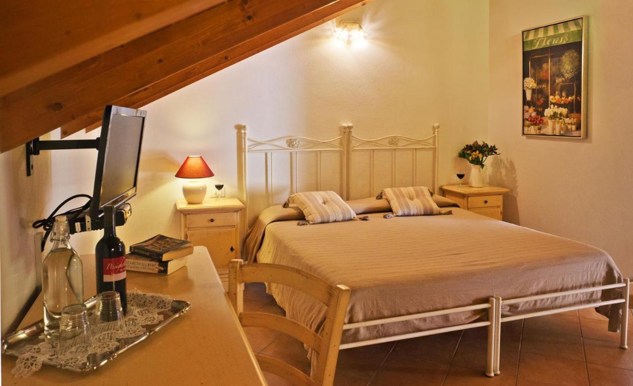 Pessighette Dimora Di Campagna Guest House Bosa Exterior photo