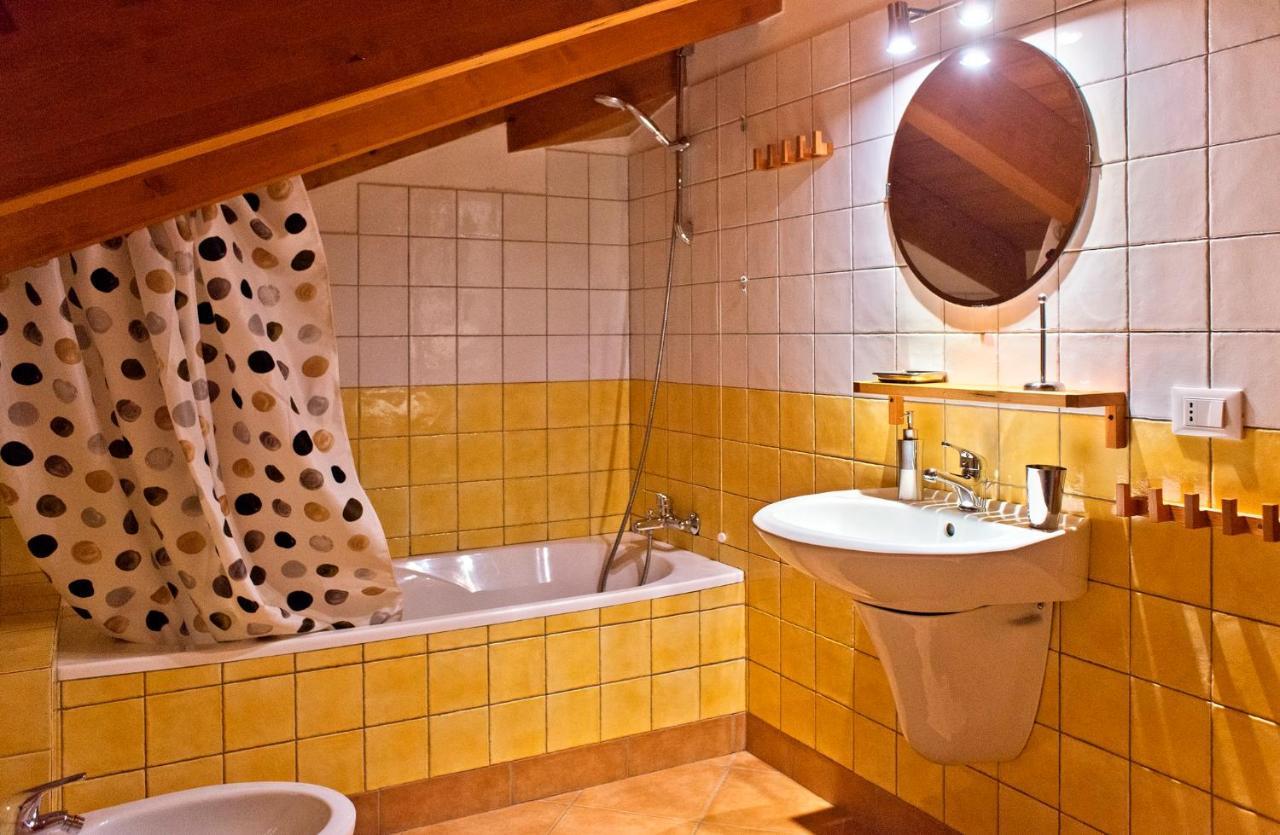 Pessighette Dimora Di Campagna Guest House Bosa Exterior photo