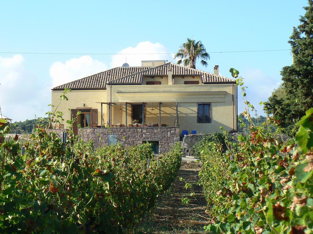Pessighette Dimora Di Campagna Guest House Bosa Exterior photo