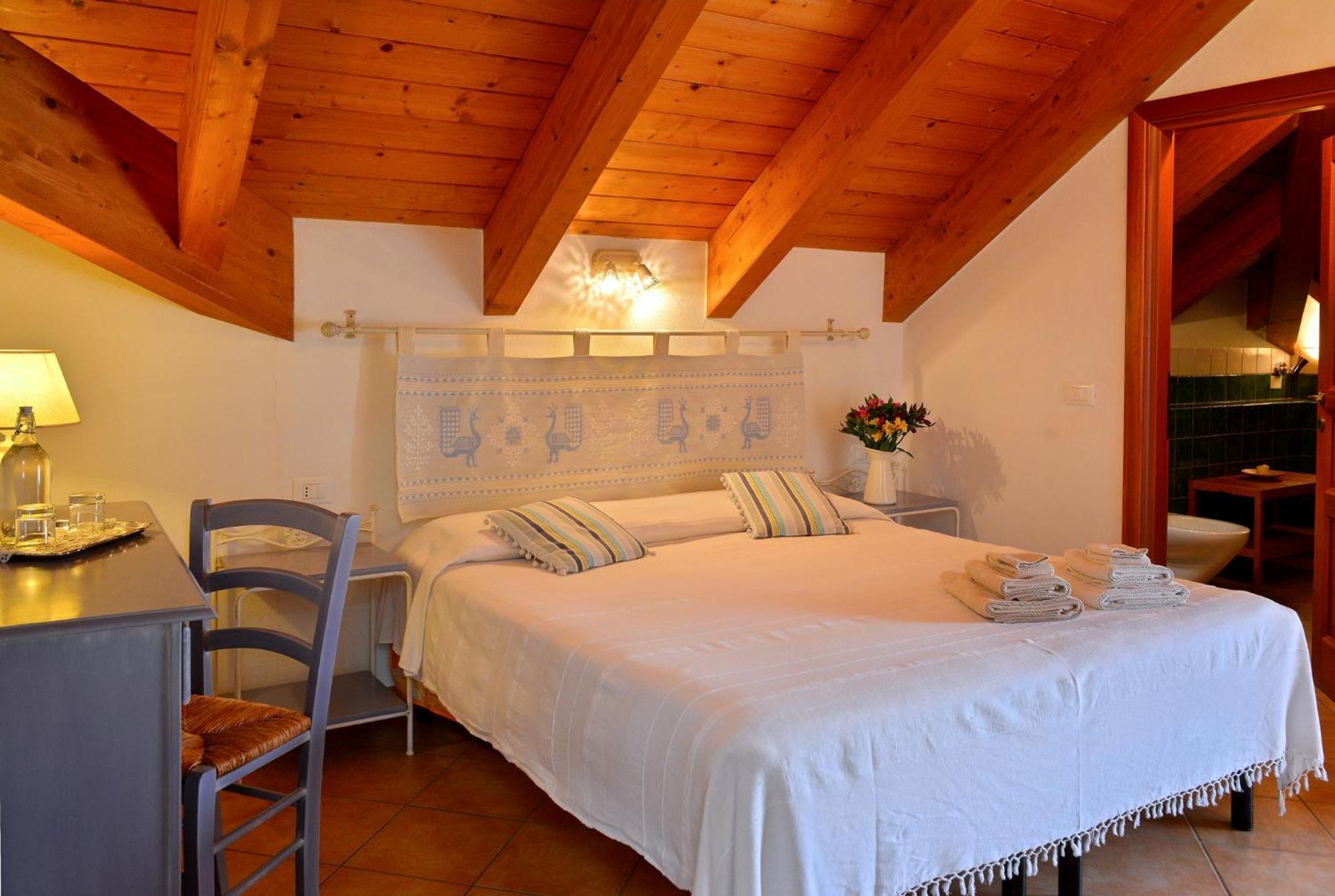 Pessighette Dimora Di Campagna Guest House Bosa Exterior photo