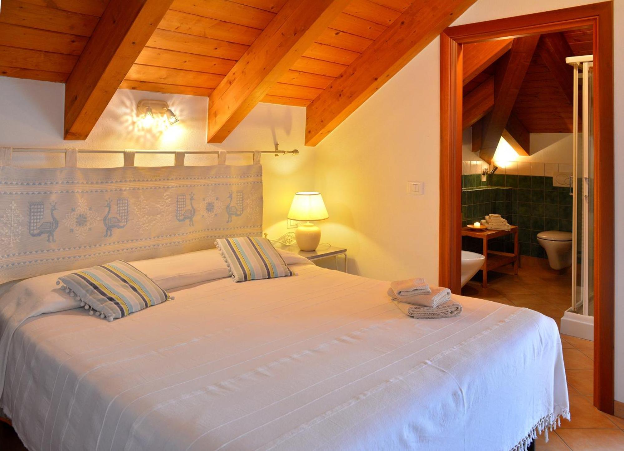 Pessighette Dimora Di Campagna Guest House Bosa Exterior photo