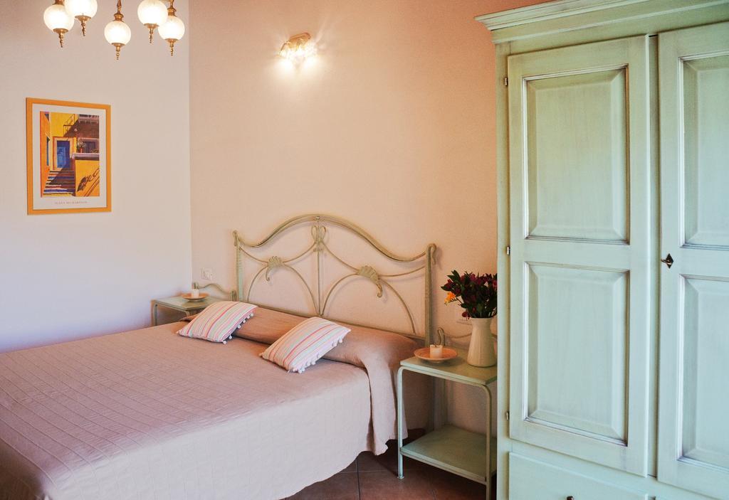 Pessighette Dimora Di Campagna Guest House Bosa Exterior photo