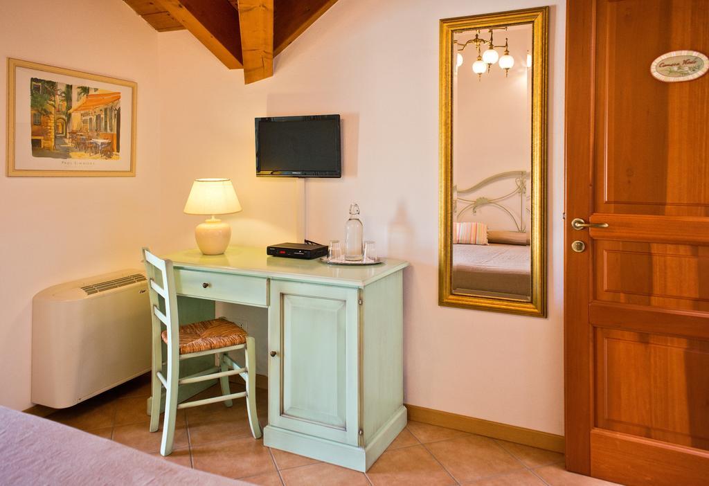 Pessighette Dimora Di Campagna Guest House Bosa Exterior photo